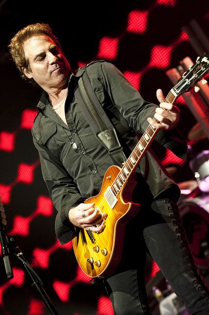 Thom Gimbel 15 Minutes with Foreigner39s Thom Gimbel hardrockhavennet