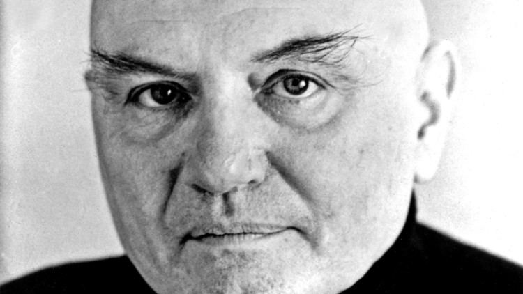 Thomas Berger (novelist) Thomas Berger dies at 89 eclectic novelist wrote 39Little