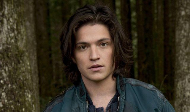 Thomas McDonell Thomas McDonell interview The 100 The Hunger Games
