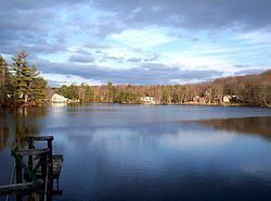 Thompson Pond (Massachusetts) httpsuploadwikimediaorgwikipediacommonsthu