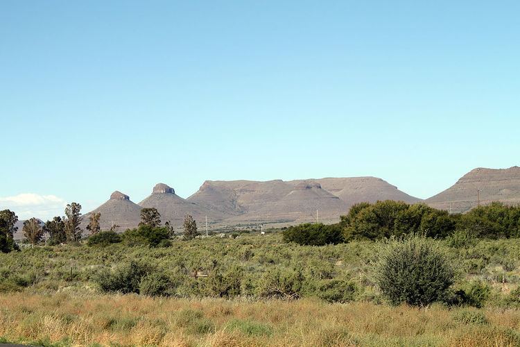 Three Sisters (Northern Cape) httpsuploadwikimediaorgwikipediacommonsthu