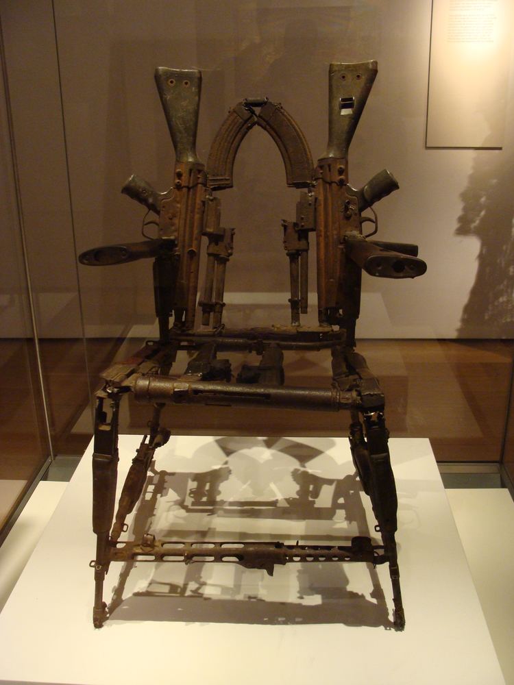 Throne of Weapons FileThrone of weapons001 British MuseumJPG Wikimedia Commons