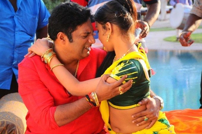 Thulli Vilayadu movie scenes Thulli Vilayadu Hot Pictures