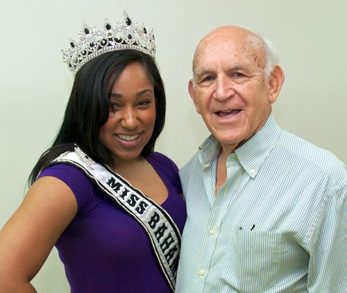Étienne Dupuch thebahamasweeklycom Beauty queen pays courtesy call on publisher