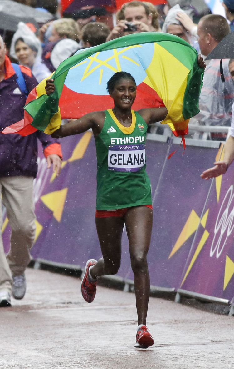Tiki Gelana Gelana breaks Takahashi39s record in marathon The Japan Times