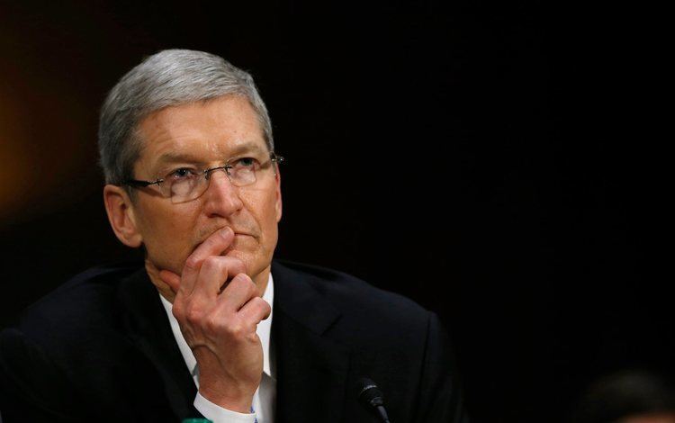 Tim Cook Tim Cook Named CEO Of the Year Ahead of BlackBerry39s John