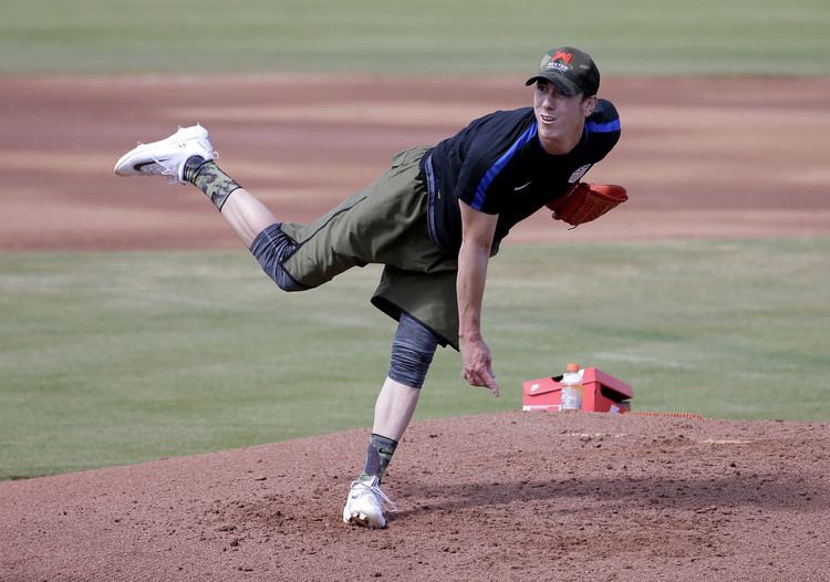 Tim Lincecum Its official Tim Lincecum signs with the Angels LA Times