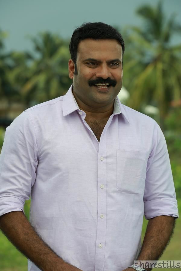 Tini Tom Tini Tom in Ayal Njanalla Movie Stills Malayalam Actor