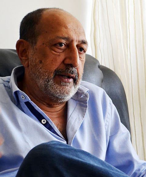 Tinnu Anand I was given the dirty job of offering Amitabh Rs 5000 for the