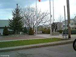 Tipperary Hill Heritage Memorial httpsuploadwikimediaorgwikipediaenthumb3