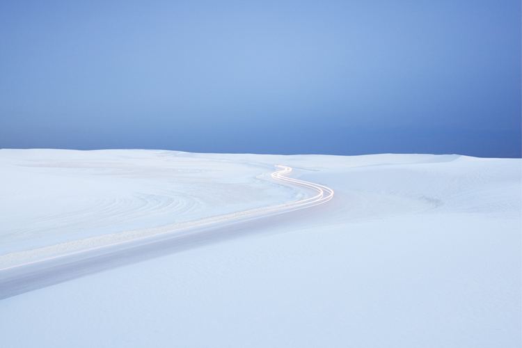 Tobias Hutzler Prenez de la vitesse Hiking on the Moon