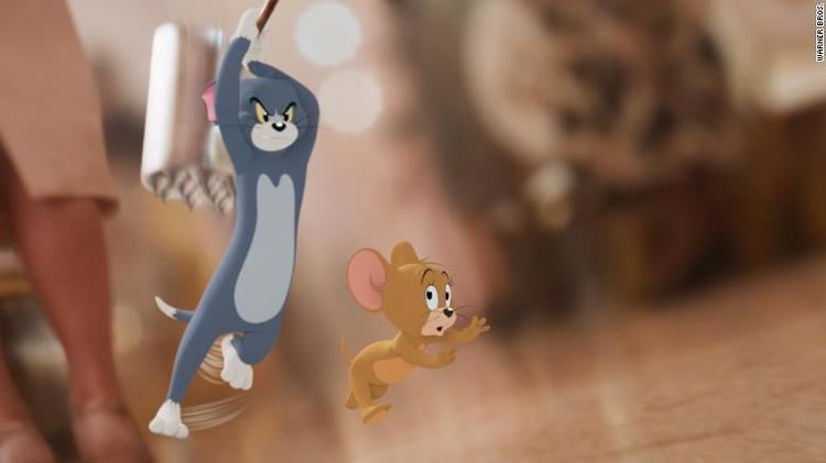 Tom the cat holding a hammer while chasing Jerry the mouse who is trying to escape