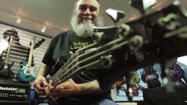 Tom Araya SLAYERs Tom Araya Hits Up ESPs Factory Jams On A New Track