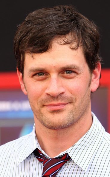 Tom Everett Scott Tom Everett Scott Pictures Premiere Of Walt Disney