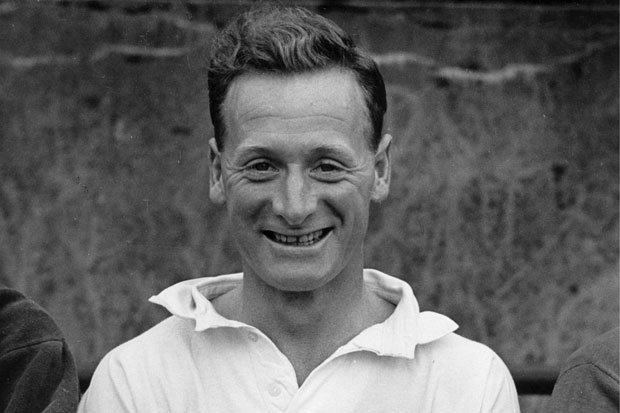 Tom Finney The final whistle Thousands flock to pay their respects