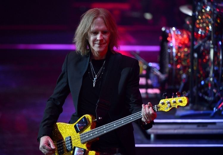 Tom Hamilton (musician) Aerosmiths Tom Hamilton cancerfree after long battle with disease