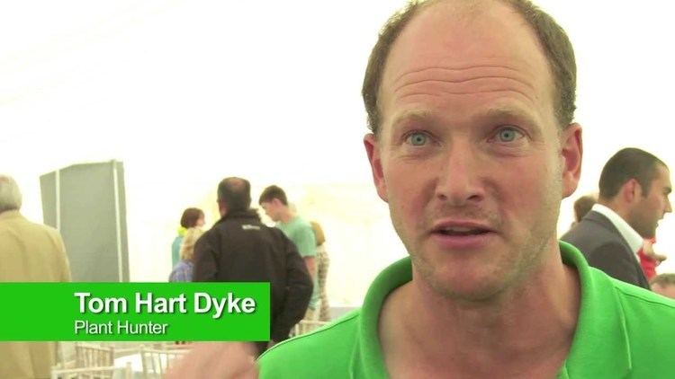 Tom Hart Dyke Tom Hart Dyke enjoys his day at Q Lawns YouTube