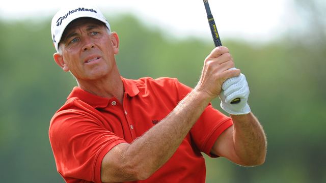 Tom Lehman Tom Lehman in group of four tied after first round of