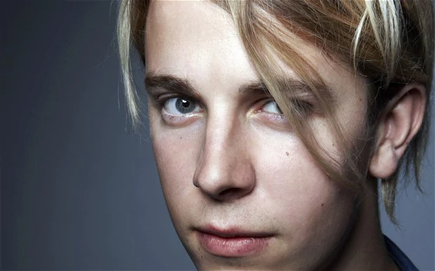 Tom Odell Tom Odell39s 39embarrassing dad39 calls NME to complain about