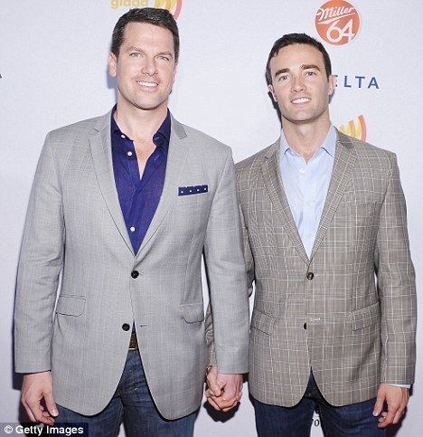 Tom Roberts (journalist) MSNBC39s Thomas Roberts weds lover Patrick Abner Daily