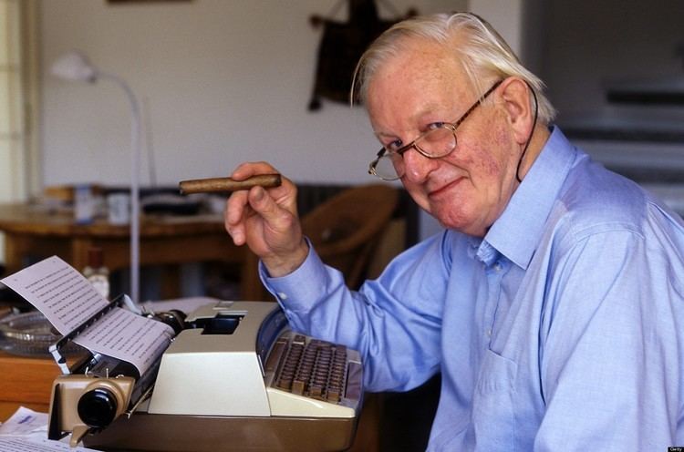Tom Sharpe Tom Sharpe Dead BestSelling Comic Novelist Dies At 85
