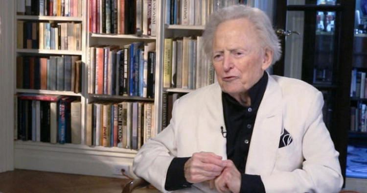 Tom Wolfe Author Tom Wolfe challenges societys understanding of evolution in
