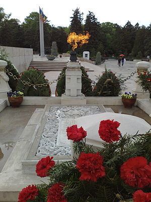 Tomb of the Unknown Soldier (Romania) httpsuploadwikimediaorgwikipediacommonsthu