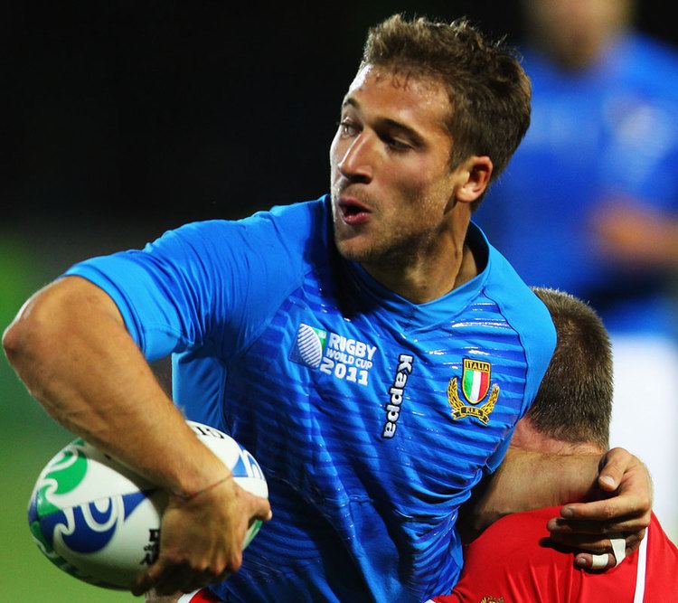 Tommaso Benvenuti (rugby union) Italy39s Tommaso Benvenuti flicks the ball to a teammate