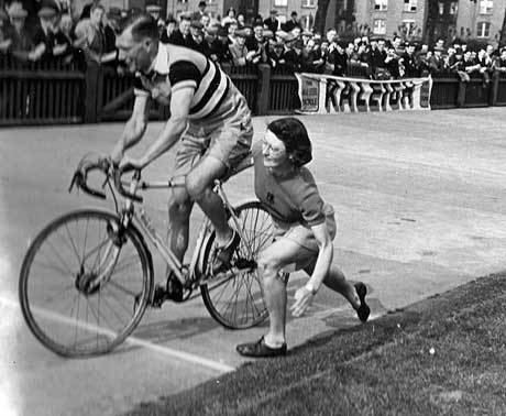 Tommy Godwin (cyclist born 1912) Fred39s Bike Tommy Godwin39s 39unbreakable39 cycling record