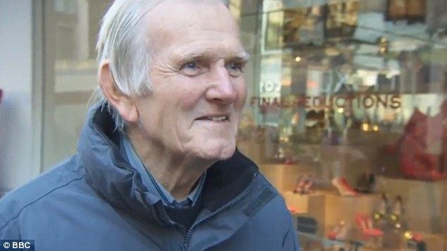 Tommy Lawrence BBC reporter unknowingly interviews former Liverpool