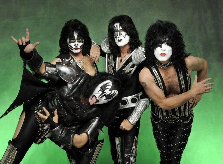 Tommy Thayer Kiss guitarist Tommy Thayer discusses new album replacing