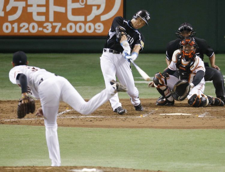 Tomoaki Kanemoto Celebration of Kanemoto39s career offers Tigers brief