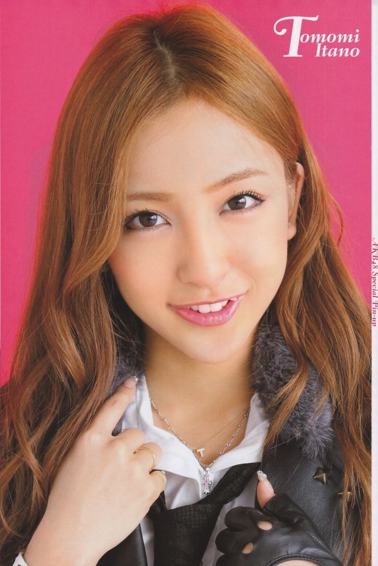 Tomomi Itano gallery Tomomi Itano