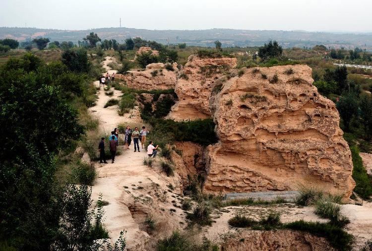 Tongwancheng Tourists visit Tongwancheng ruins in NW China