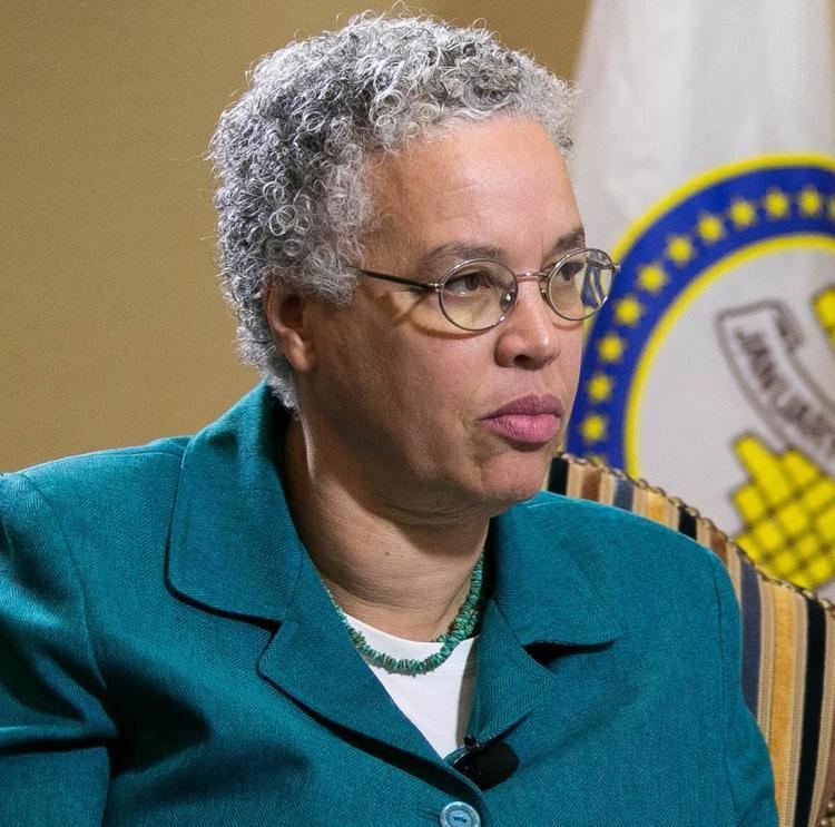 Toni Preckwinkle Cook County Board president wants gun violence treated as a health