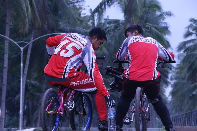 Toni Syarifudin Toni Syarifudin perintis atlet BMX Indonesia di ajang Olimpiade