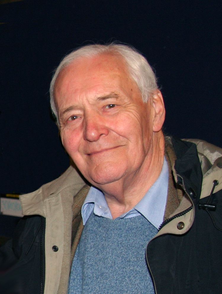 Tony Benn httpsuploadwikimediaorgwikipediacommonsbb