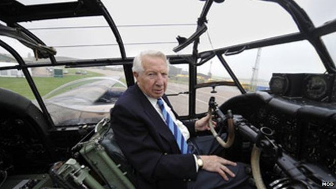 Tony Iveson RAF veteran pilot Tony Iveson remembered at service BBC News