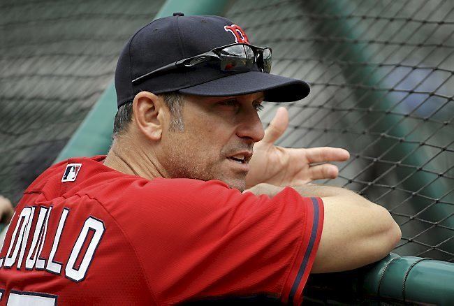 Torey Lovullo Twins Red Sox bench coach Torey Lovullo gets second