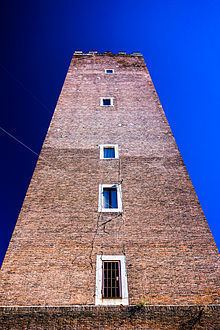Torre dei Capocci httpsuploadwikimediaorgwikipediacommonsthu