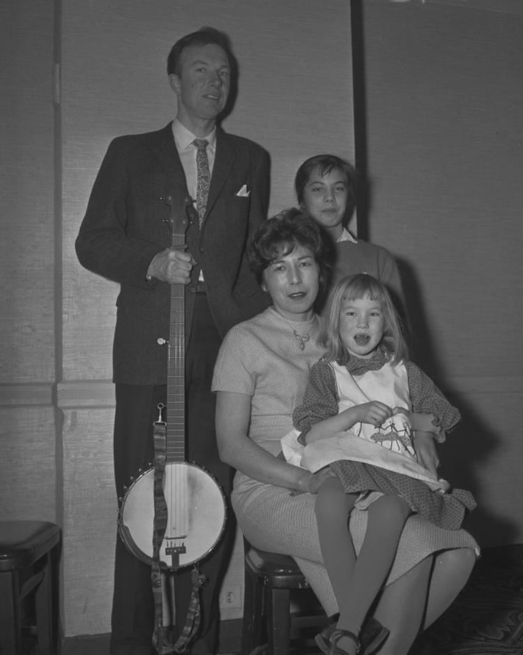 Toshi Seeger Toshi Seeger wife of Pete Seeger dies at 91 NY Daily News