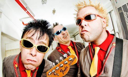Toy Dolls THE TOY DOLLS Listen and Stream Free Music Albums New Releases