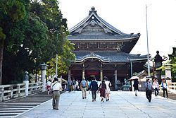 Toyokawa Inari httpsuploadwikimediaorgwikipediacommonsthu