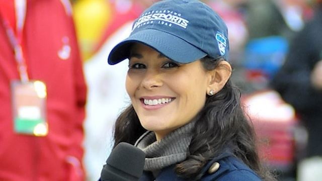 Tracy Wolfson Hot Photos of CBS Thursday Night Football Sideline