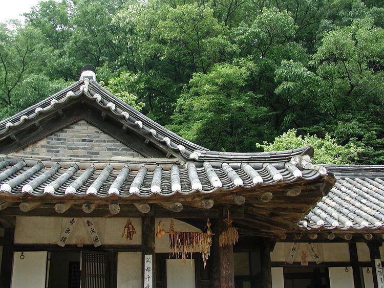 Traditional Korean roof construction
