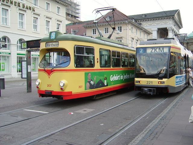 Trams in Karlsruhe wwwbahnbilderde1024zweistrassenbahnkarlsruhe