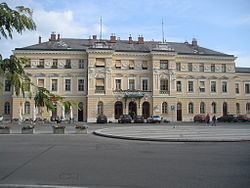 Transalpina Square httpsuploadwikimediaorgwikipediacommonsthu