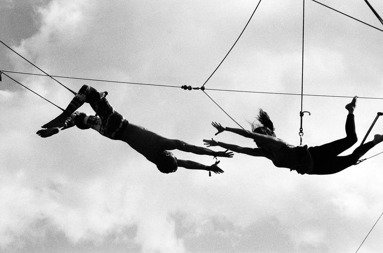 Trapeze 1000 images about Trapeze on Pinterest Circus art Vintage