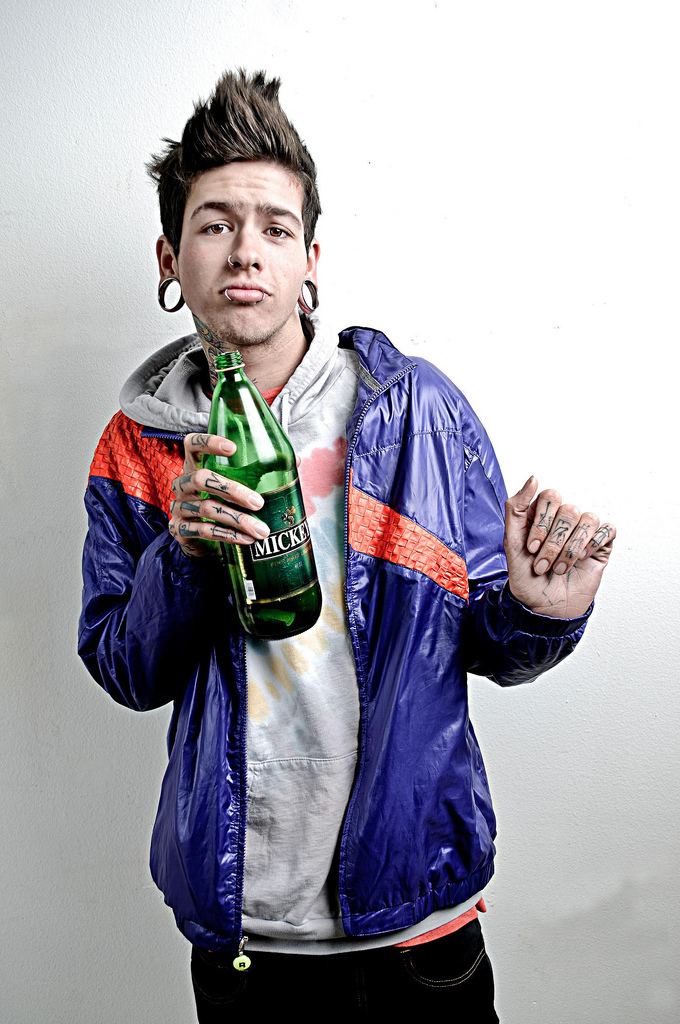 T MILLS (TRAVIS MILLS) signed *MUSIC* RAPPER 8X10 photo ALL I