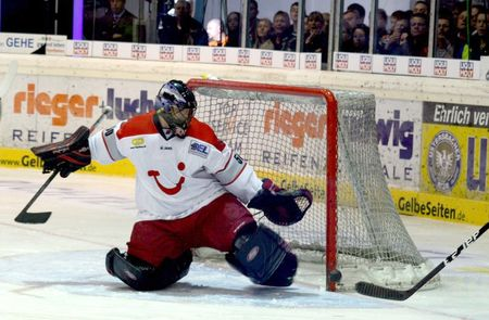 Travis Scott (ice hockey) - Wikipedia